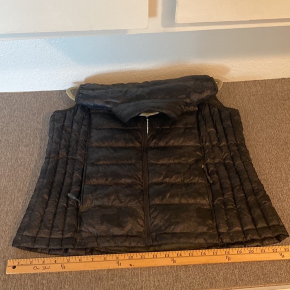 Weatherproof quilted vest. - Picture 6 of 8